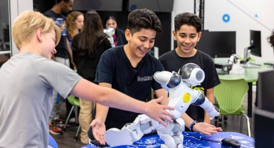 Robotics trong giáo dục STEM là gì? Vì sao ba mẹ không nên bỏ qua?