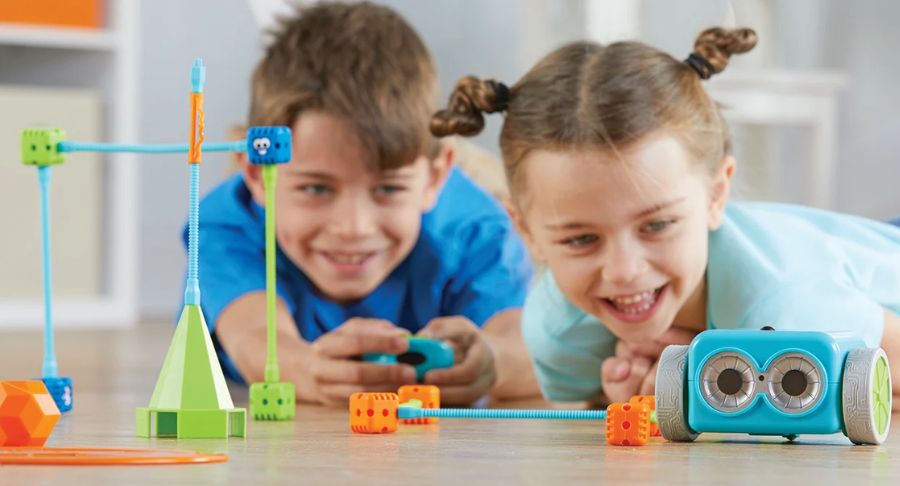 Nên bắt đầu dạy trẻ công nghệ từ mấy tuổi? 3 thời điểm ba mẹ cần biết